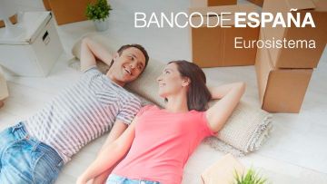 Bikote bat lurrean etzanda, burua alfonbra zuri biribildu batean bermatuta duela