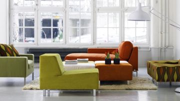 Egongela sofa koloretsuekin